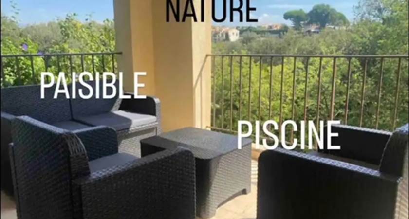 TERRASSE AVEC SALON DE JARDIN