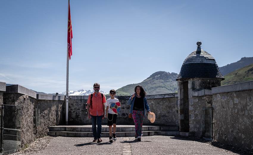 Chateau-fort-Lourdes-visite-Pyrénées-panorama-famille-Sanctuaire