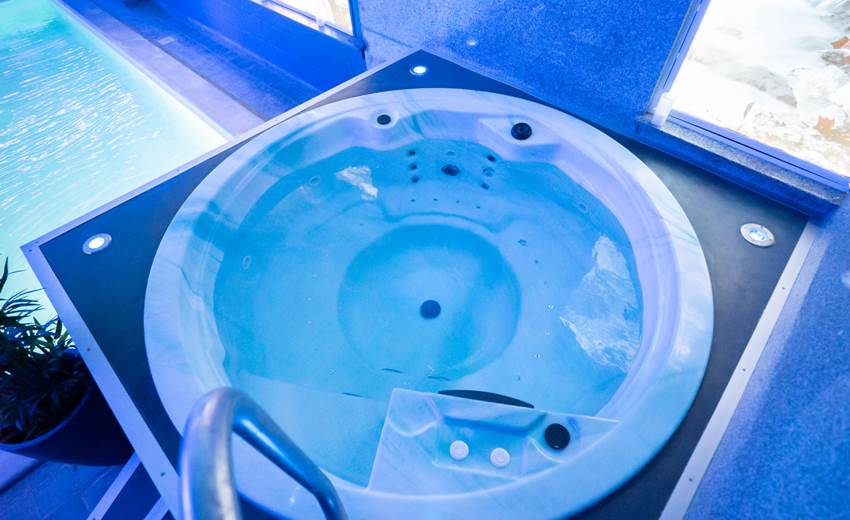 JACUZZI