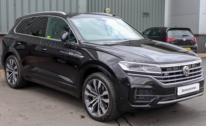 2018_Volkswagen_Touareg_V6_R-Line_TDi_Automatic_3.0_Front