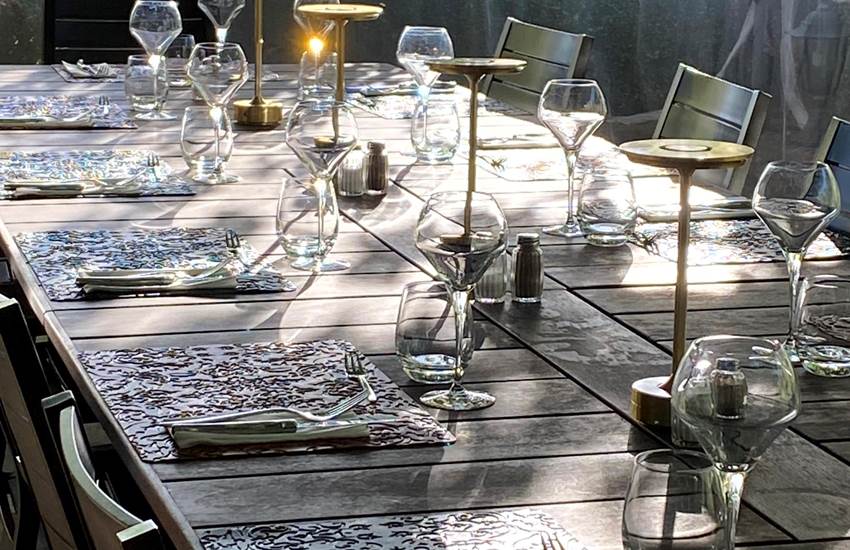 Table d'hôte en exterieur-photo-page