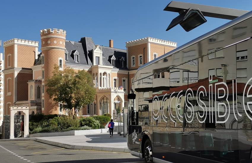 Réseau de transport Txik Txak devant l'Office du Tourisme - Ocean 7-photo-page