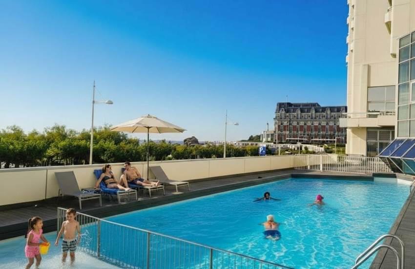 Piscine du Victoria Surf pour petits et grands-photo-page