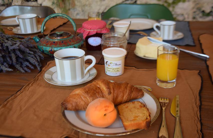 Notre table d'hôtes et son assiette gourmande-photo-page