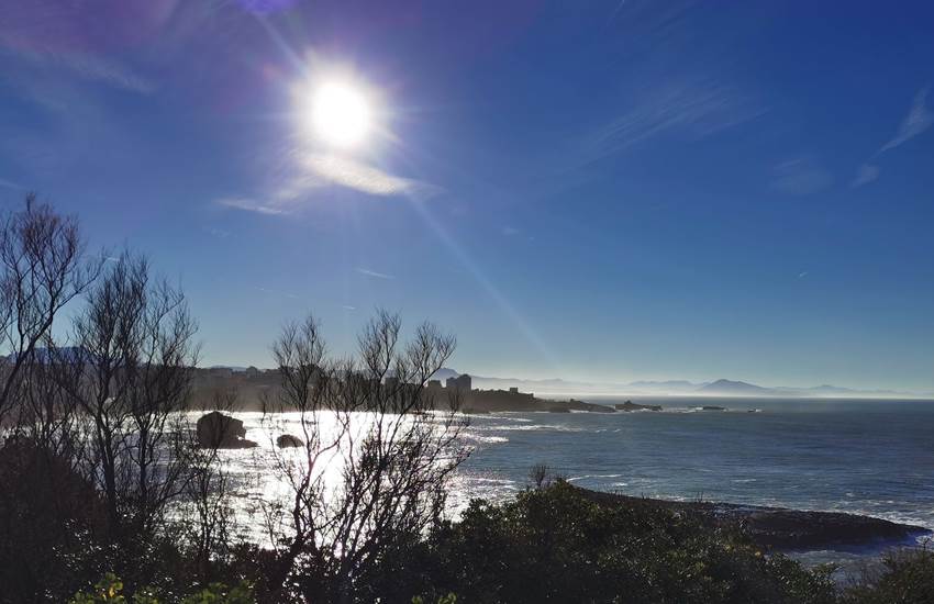 La Baie de Biarritz vue vers les monts d'Espagne-photo-page