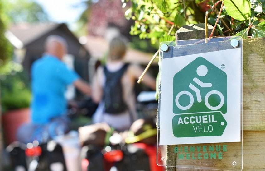 copyright : ©J. Damase)-photo-page