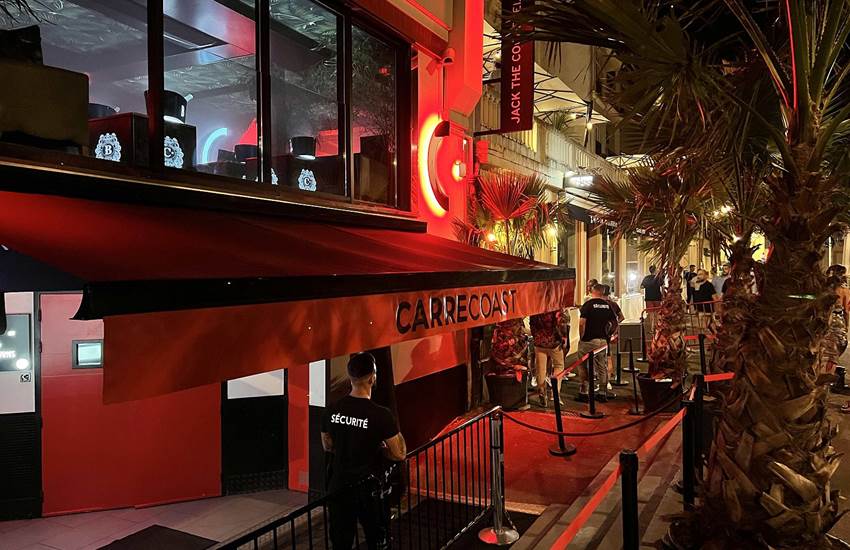 La Discothèque Carré Coast au pied du Victoria Surf côté plage-photo-page