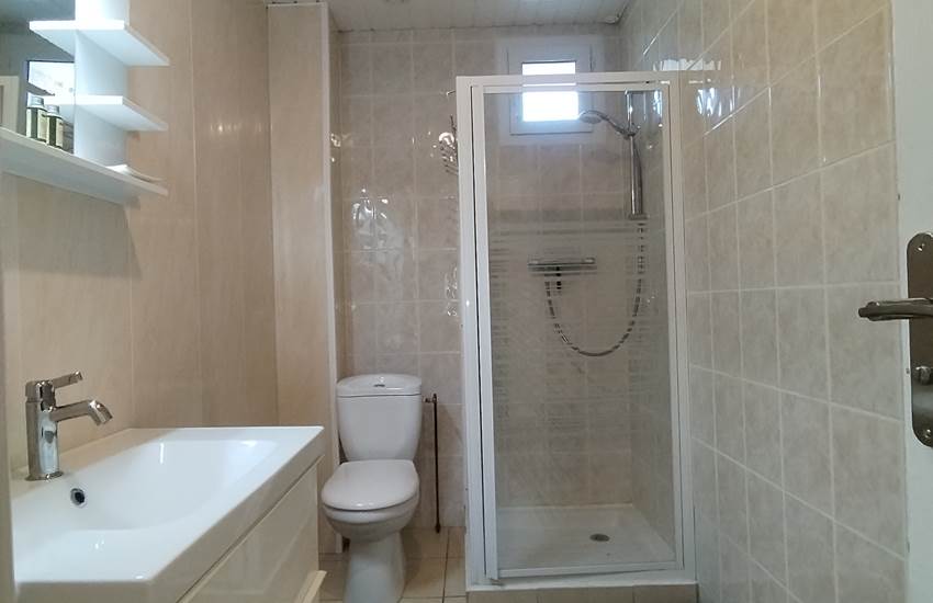 GITE HEDONISTE 2 A L ETAGE SALLE DE BAINS AVEC WC-photo-page