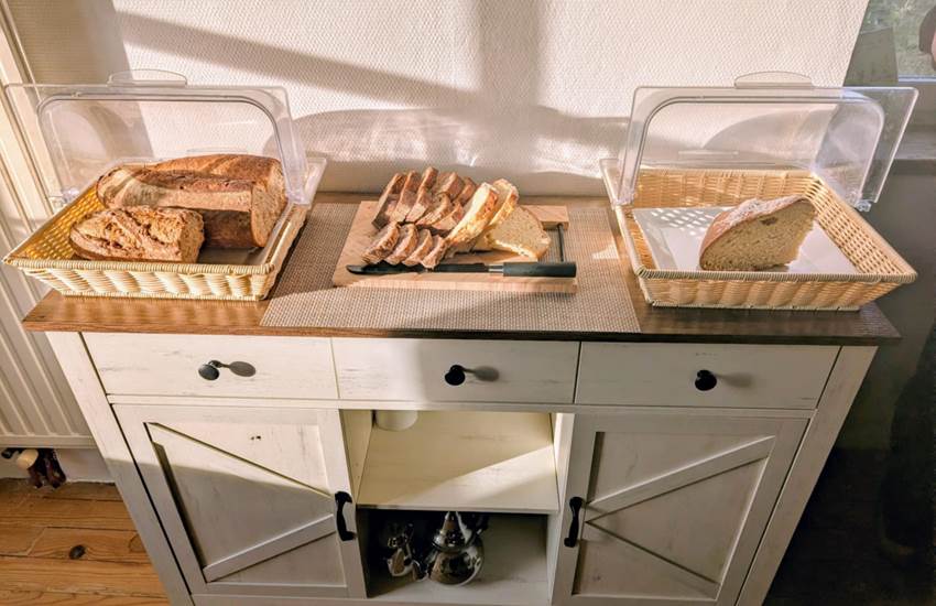 buffet-saisonnee-petit-dejeuner-pain-viennoiseries-produit-local-centres-aveyron.jpg-photo-page