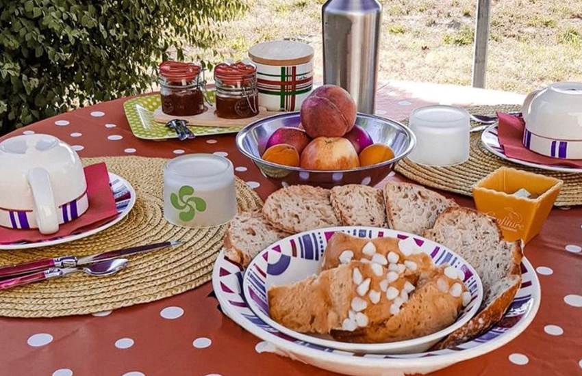 Petits déjeuners sur les terrasses extèrieures-photo-page