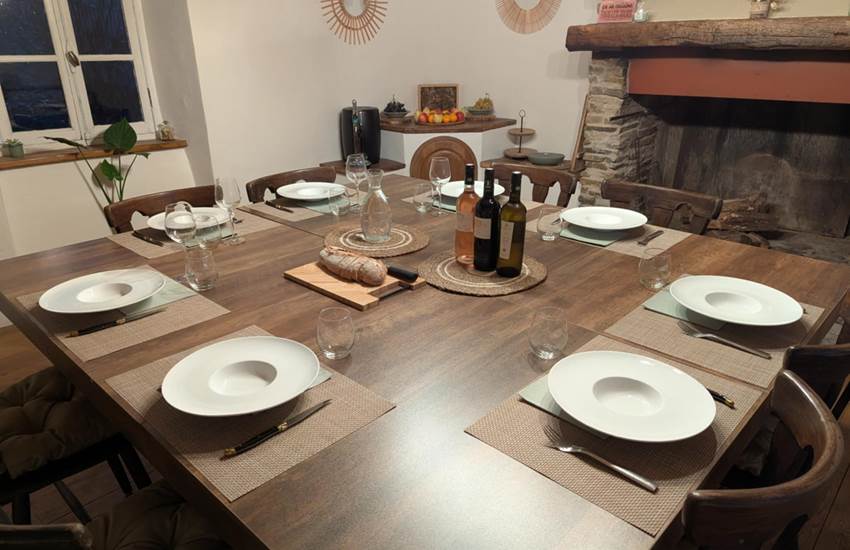 table-hotes-saisonnee-diner-produit-local-convivialite-centres-aveyron.jpg-photo-page
