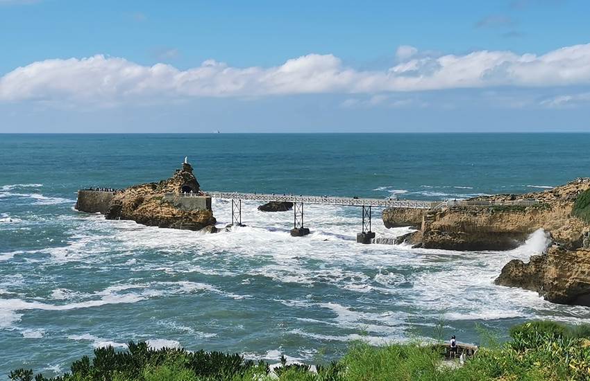 Le Rocher de la Vierge à 800m-photo-page