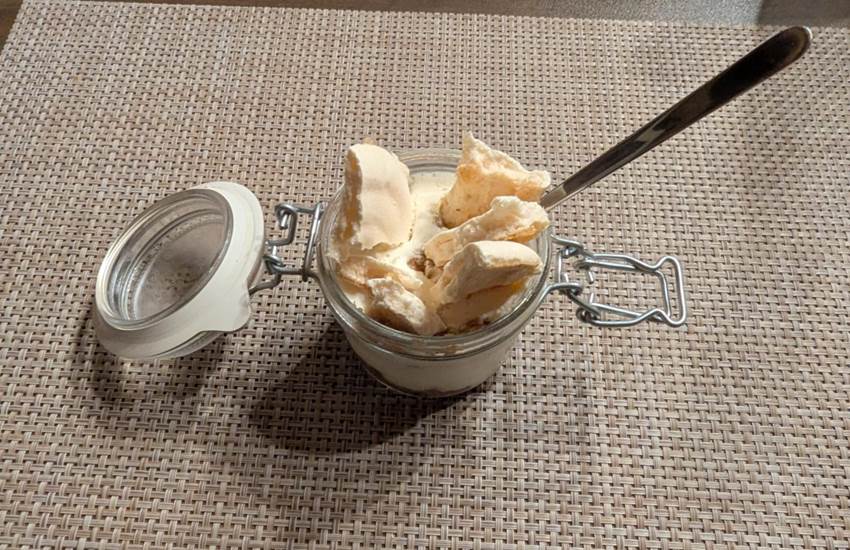 dessert-maison-saisonnee-tiramisu-meringue-table-hotes-centres-aveyron.jpg-photo-page