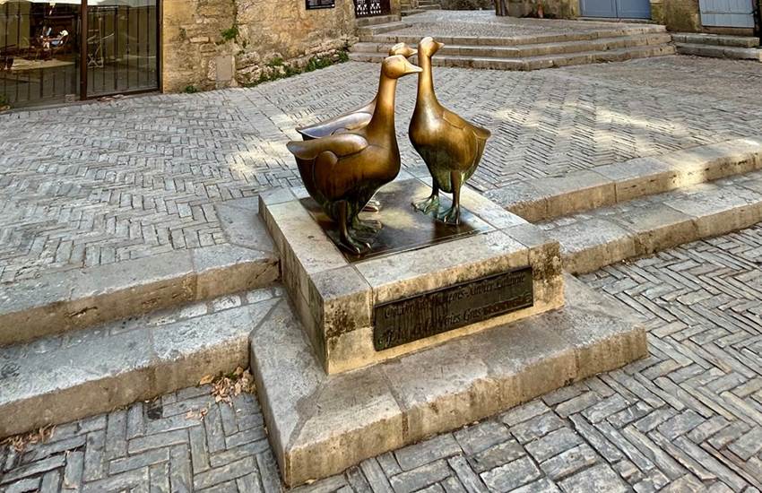 #sarlat #perigord #dordogne #sarlattourisme #sudouest #visiteguidee #baladesguideesdecamille #tourisme #patrimoine #histoire #anecdotes #gastronomie #france #dordogneperigordtourisme #visitfrance #visitdordogne #perigordnoir-photo-page