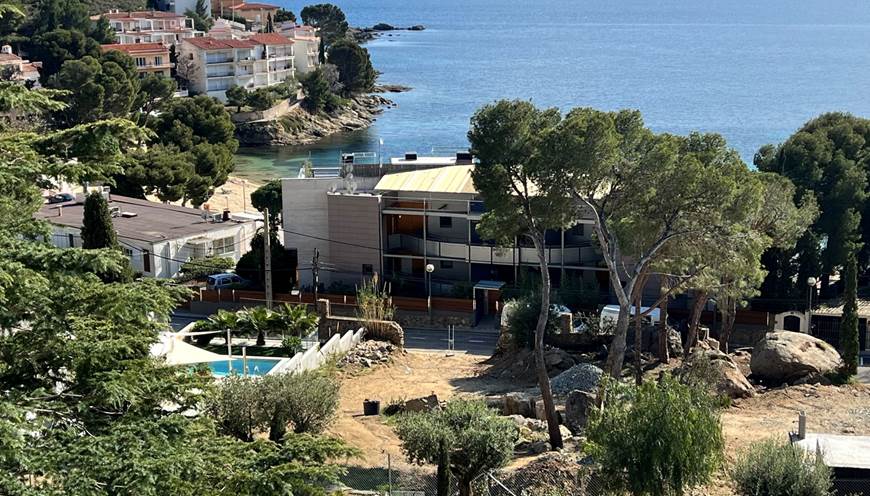 La très belle crique de Canyelles Petites à 100m de la maison