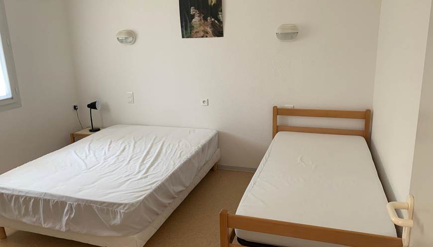 lepetitbois46_Leyme_gi^te 21 MODERN PMR_chambre triple