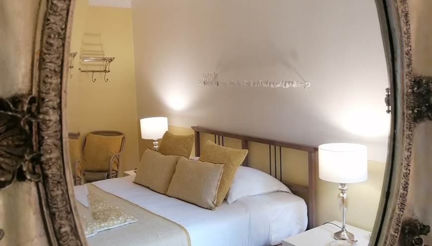 Chambre double Friesa jaune à La Malposte à Reviers