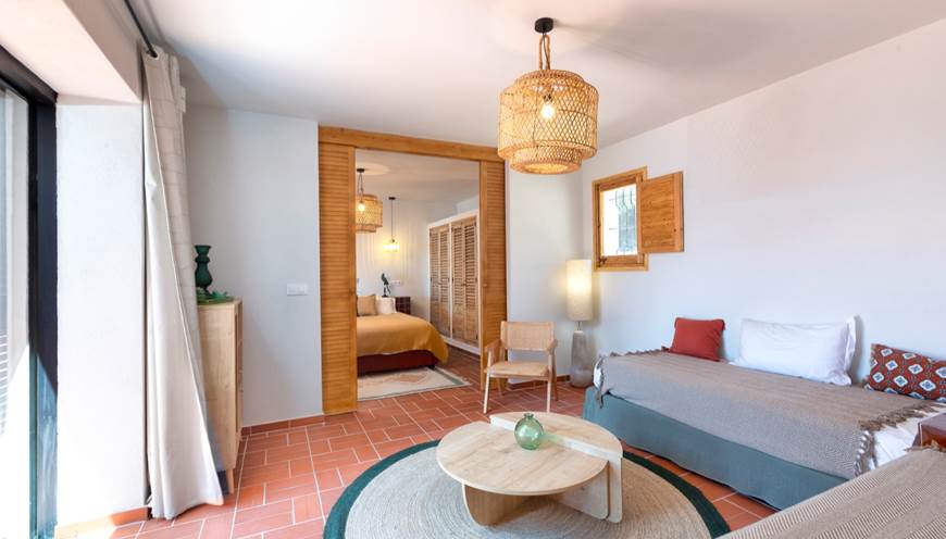 23 Oliveres Patio Salon Suite parentale 1 vue mer