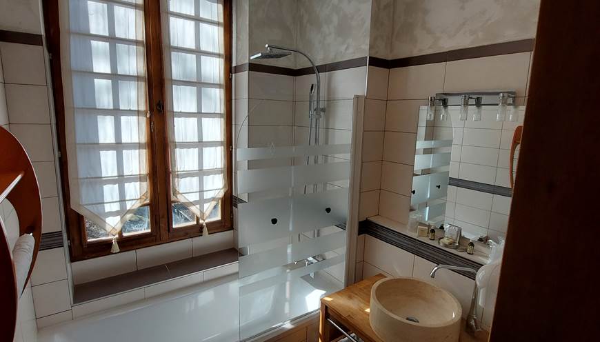 Hostellerie du grand duc salle de bain 4