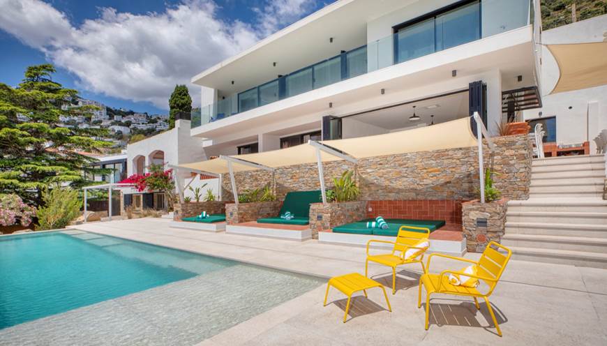 2 Oliveres depuis la piscine de 13m