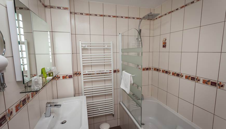 Hostellerie du grand duc salle de bain 8