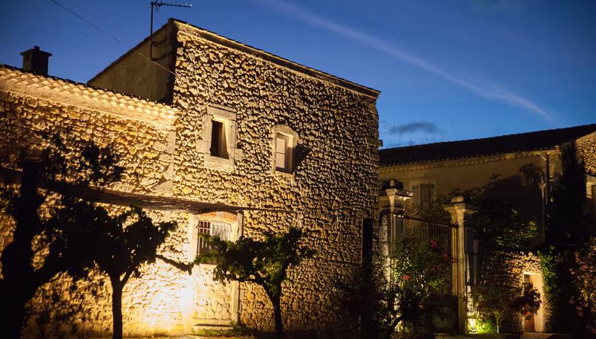 Barbecue sur terrasse privée pour des repas conviviaux en plein air