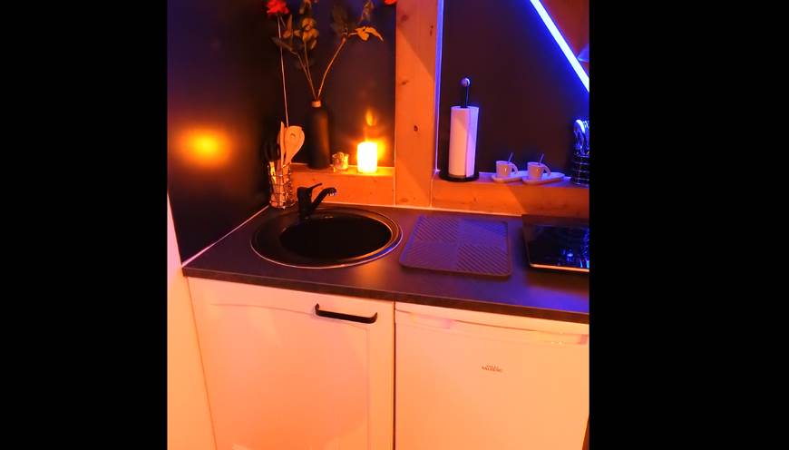 Love Room "nuit blanche" à Narbonne - Boudoir d'Anastasia - kitchenette