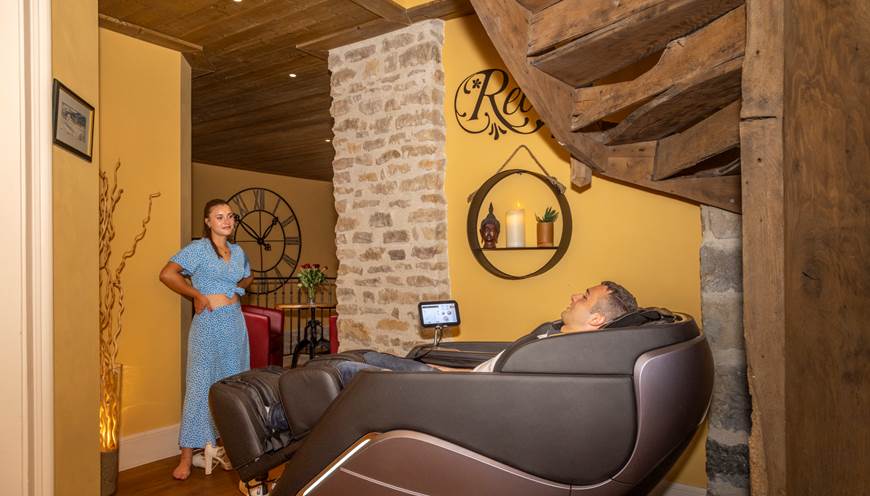 Découvrez les bienfaits de nos fauteuils de massage au Relais des Deux Tours