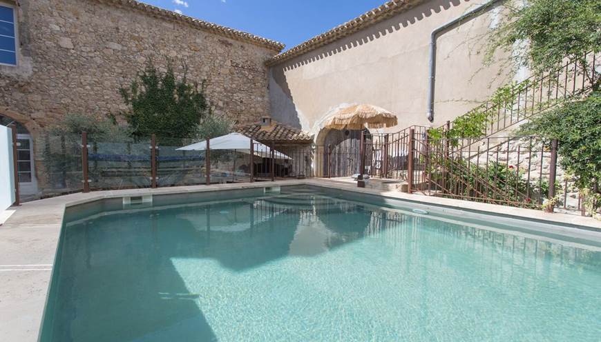 piscine, chauffé, partagé avec vue sur la tour entouré d olivier centenaire