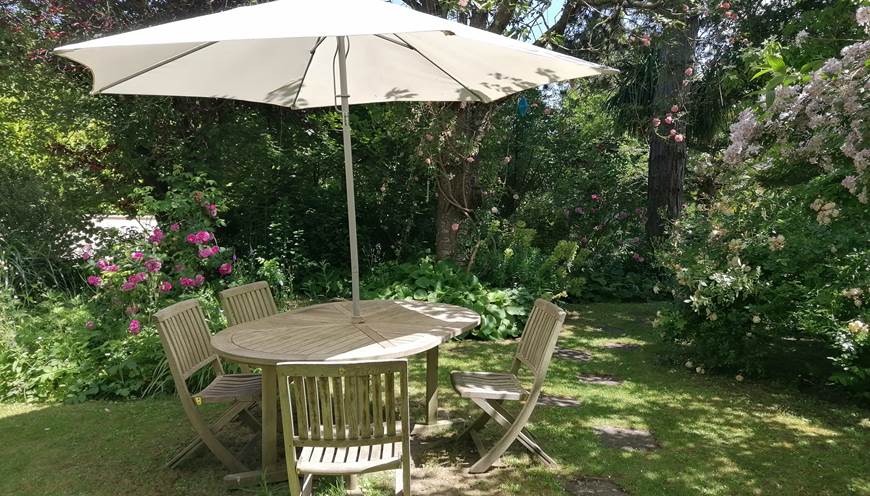 Jardin coté Rivière à La Malposte à Reviers