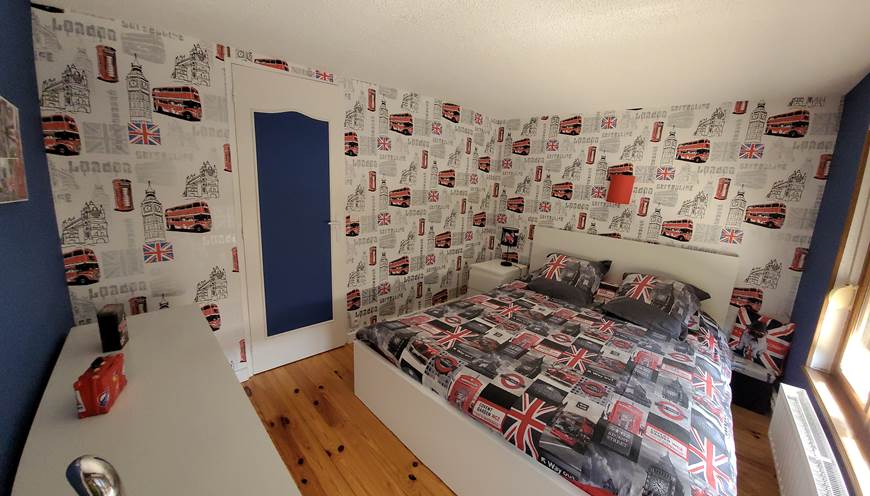 Chambre "Londres" , lit 160x200, draps compris , lit fait pour vous plaire