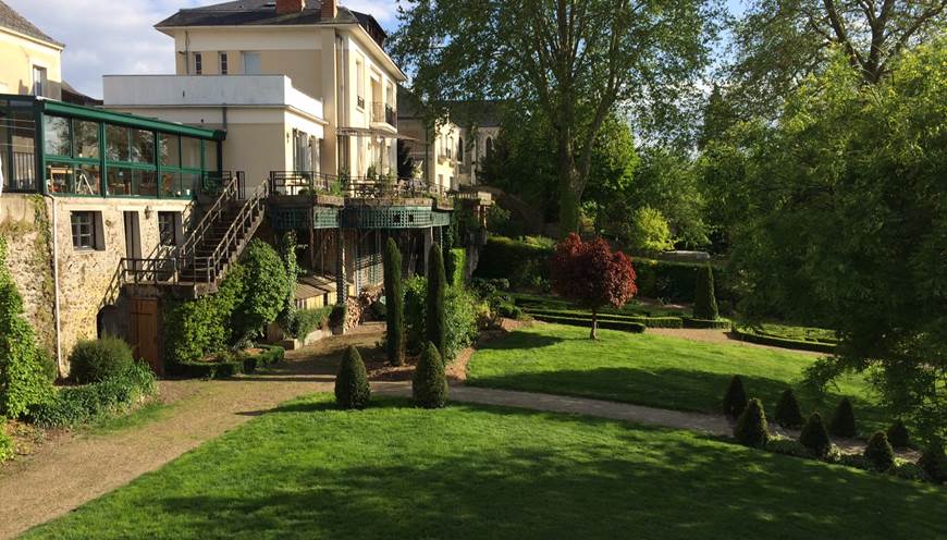 Location saisonnière-Maine et Loire-grande maison-villa-grand jardin