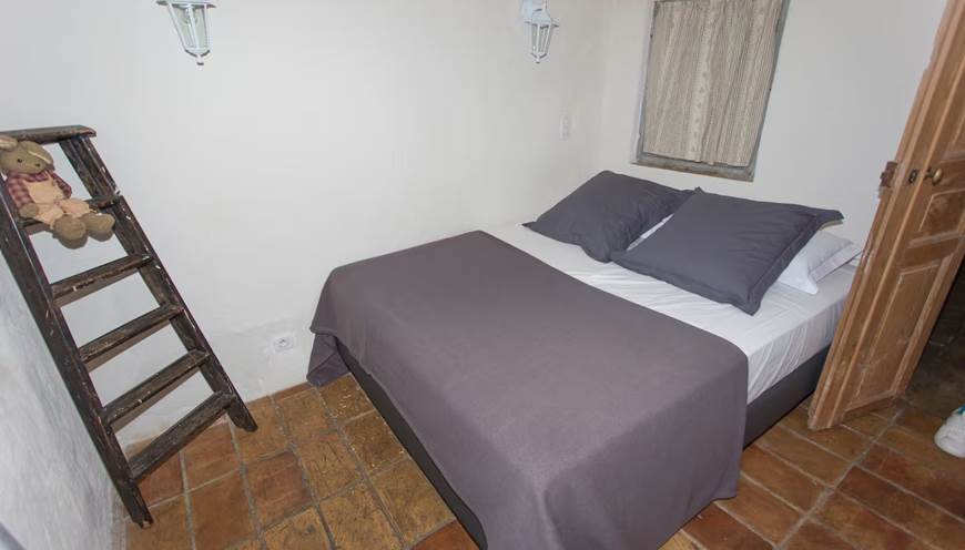 chambre lit double du gite vue sur les vignes