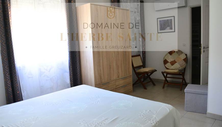 Chambre côté cours gite Artémisia