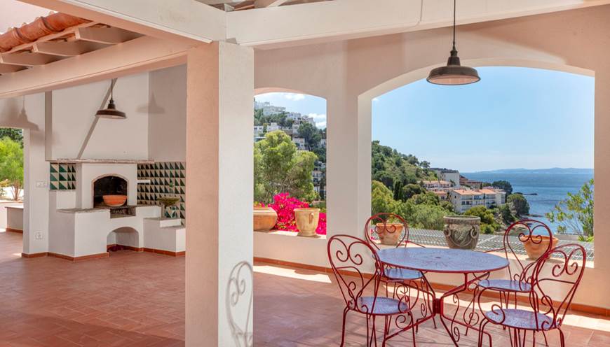 26 Oliveres Patio couvert vue mer