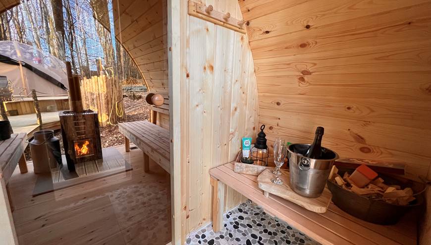 Douche dans le sauna