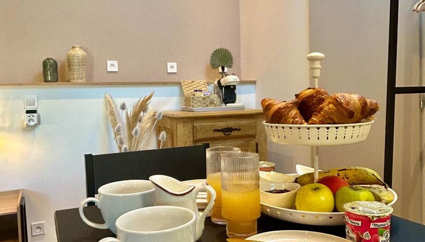 Petit déjeuner servi à la chambre