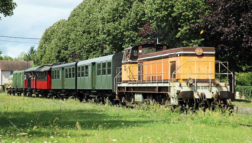 Train historique le long de la Vallée de l'Eure