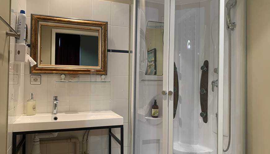 salle de bain de la chambre confort + au Vintage *** Quimperle