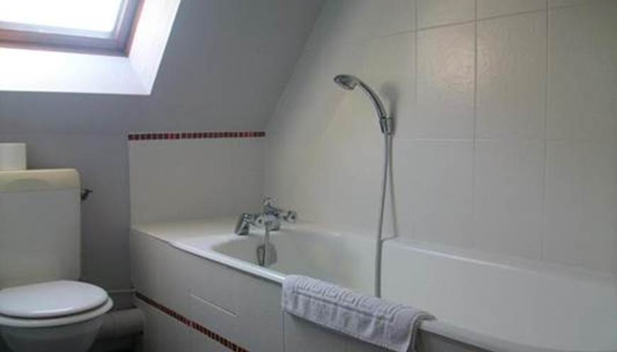 salle-de-bain-avec-baignoire