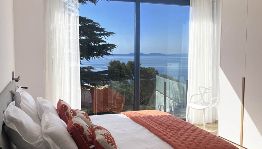 La chambre Corail avec sa magnifique vue sur le golfe de Rosas