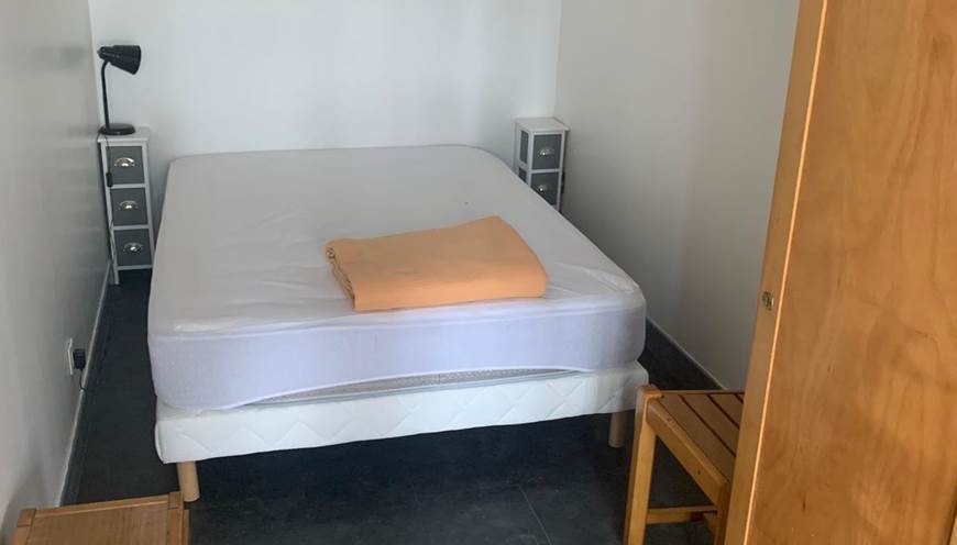 lepetitbois46_Leyme_ModernC_chambre éclairée double_ Gîte 11