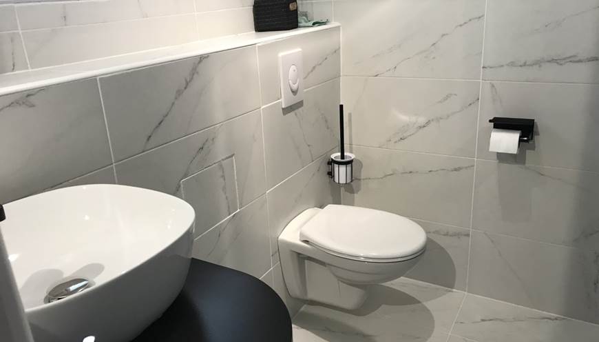 salle d'eau côté toilettes