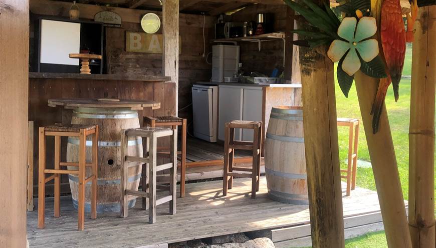 cuisine d'été-bar à l'espace piscine