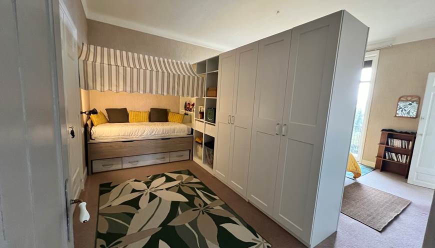 Coin enfant 10m2 bien séparé, nombreux rangements