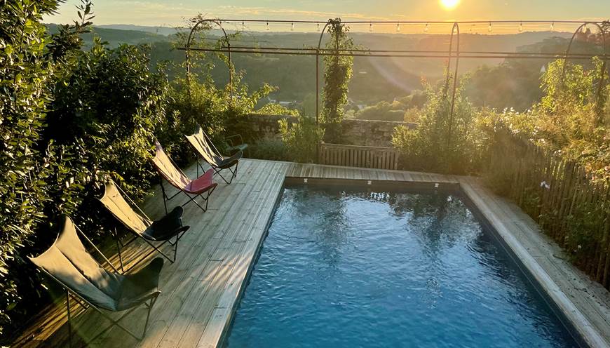 Piscine avec vue panoramique sur la Dordogne