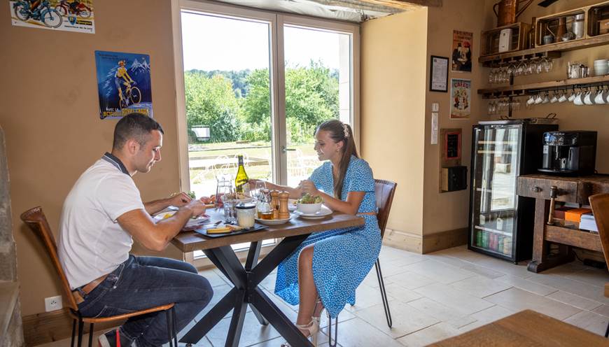 Partagez un repas au Relais des Deux Tours