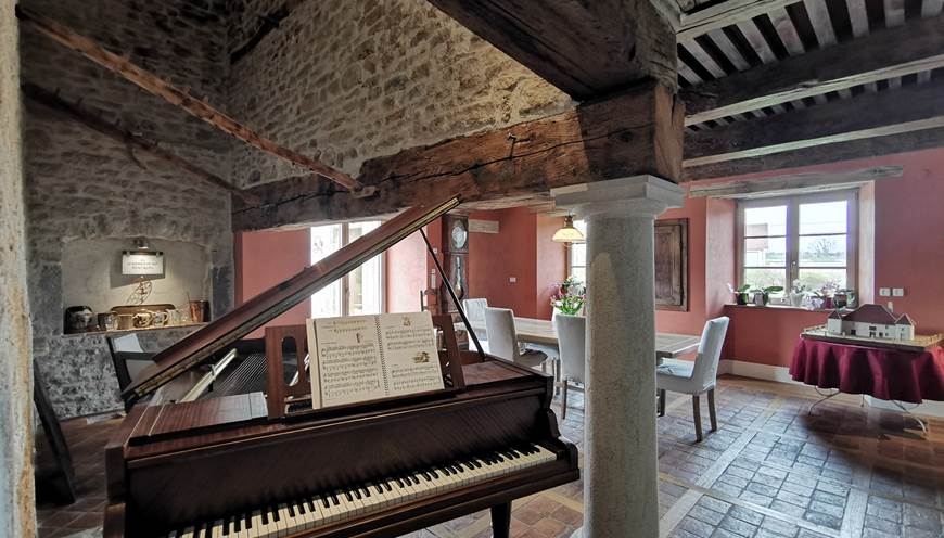 Piano a queue salle petit déjeuner