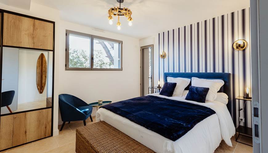 Chambre bleue lit double XO 17