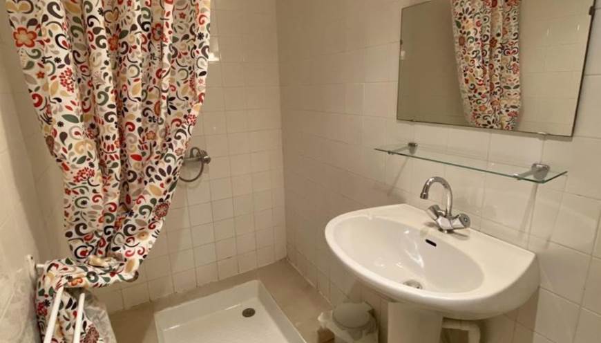 Château Villemagne gîte 1332 Salle d'eau Chambre 2